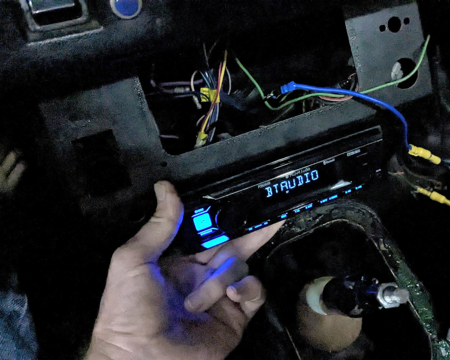 Midget Console Better Radio Position.jpg