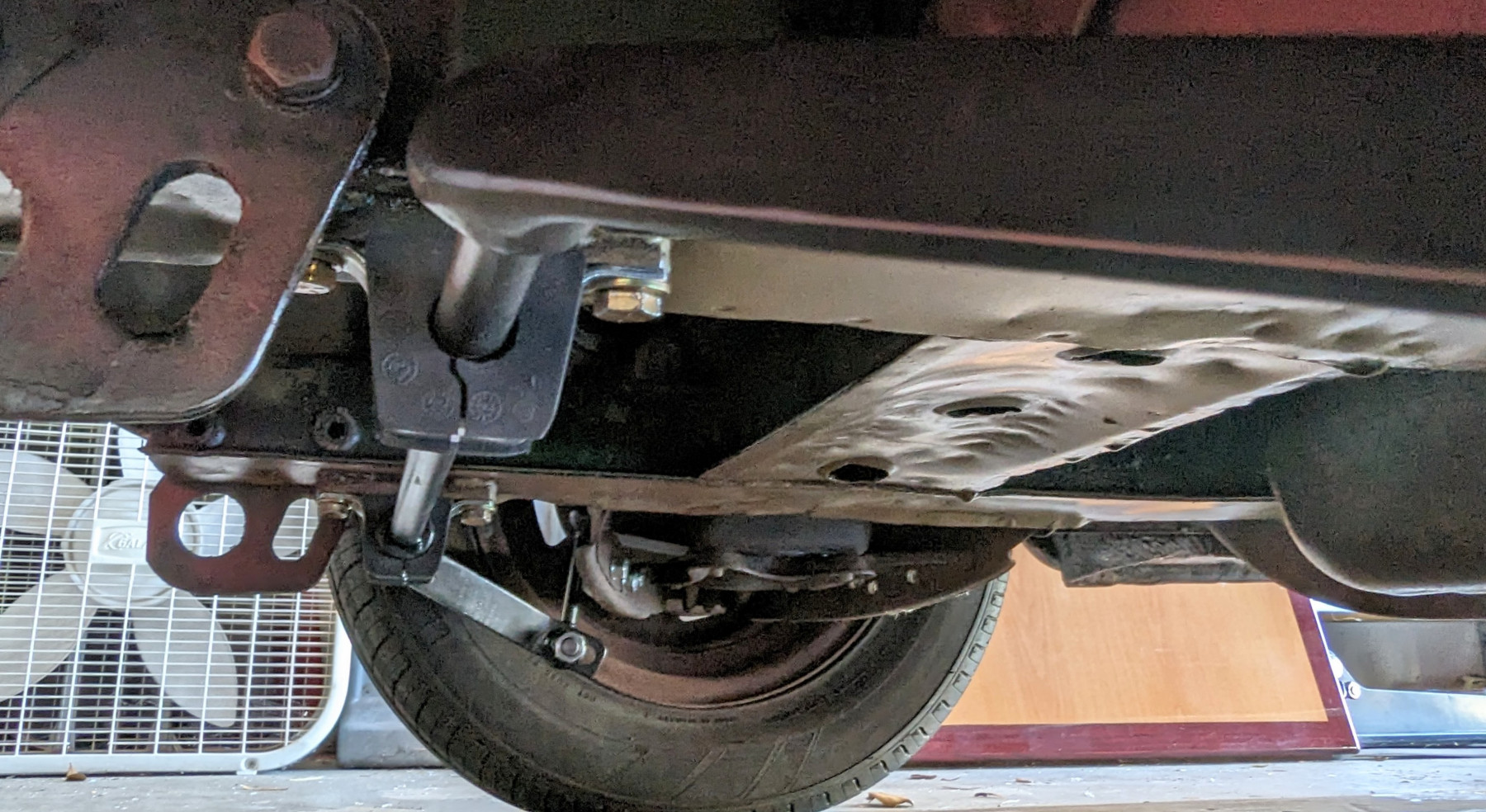 Midget Swaybar Installed.jpg