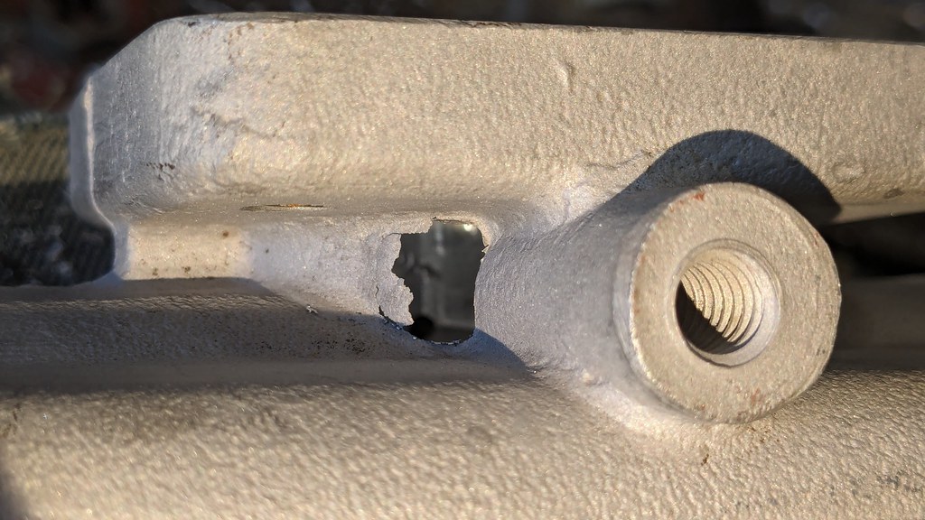 175CD Manifold Hole Outside.jpg